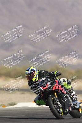 media/Oct-30-2025-Racers Edge (Thu) [[dabbdaf680]]/3-B Group/Session 2 (Turn 14)/